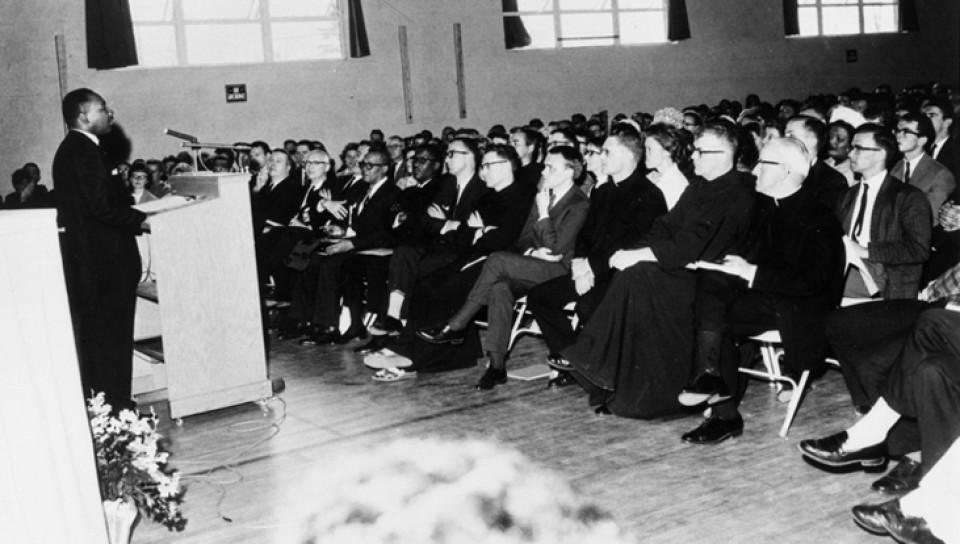  Dr. 马丁·路德·金. 1964年，在欧盟的前身机构圣. 弗朗西斯大学